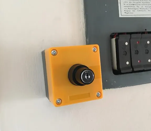 Alex 31 Ларнака